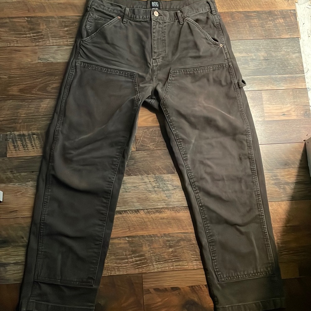 BDG brown/greyish pants with no marks or stains. Very good condition
